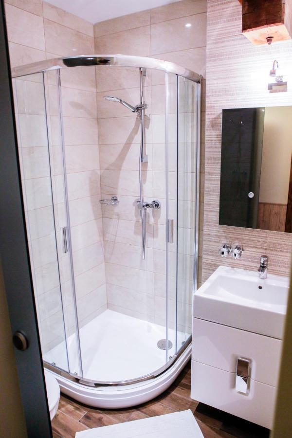Hunor Hotel Es Etterem Vasarosnameny Ngoại thất bức ảnh