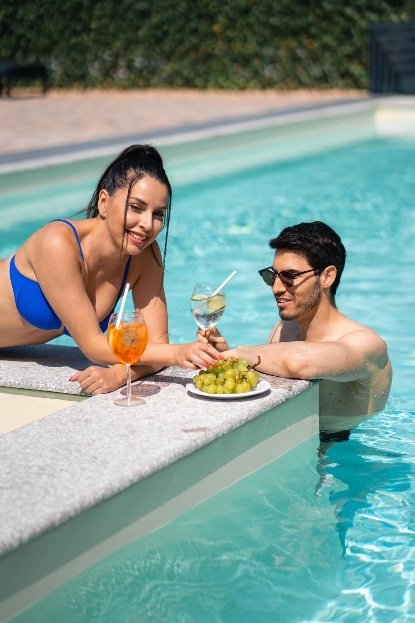 Hunor Hotel Es Etterem Vasarosnameny Ngoại thất bức ảnh