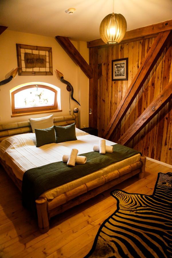 Hunor Hotel Es Etterem Vasarosnameny Ngoại thất bức ảnh