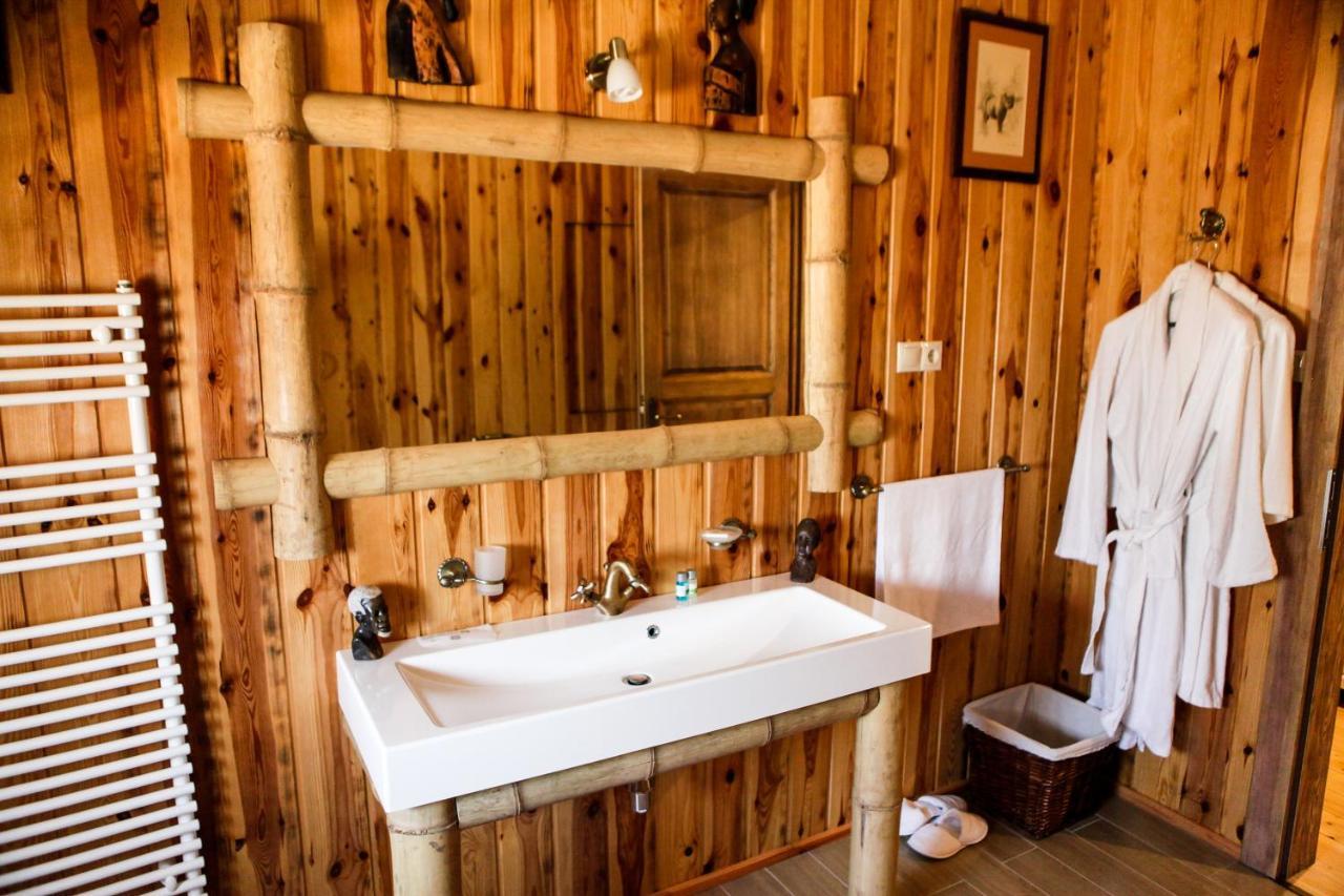 Hunor Hotel Es Etterem Vasarosnameny Ngoại thất bức ảnh